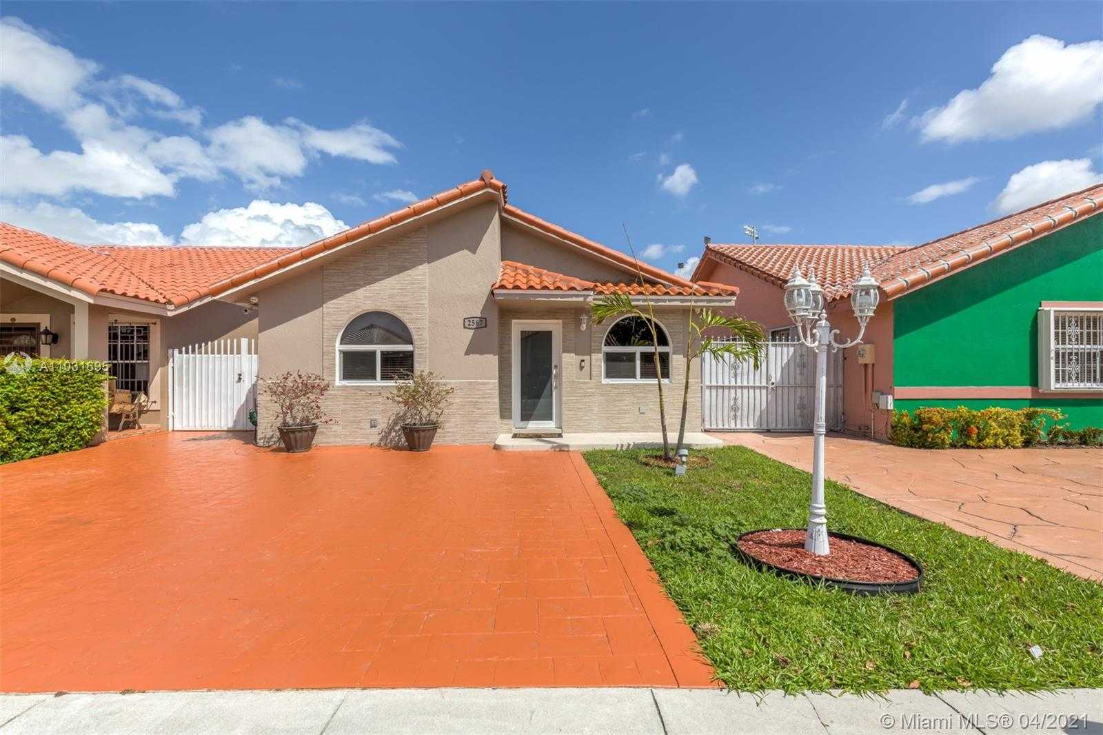 Small Image of 2567 WEST 73RD PL, Hialeah Number 2