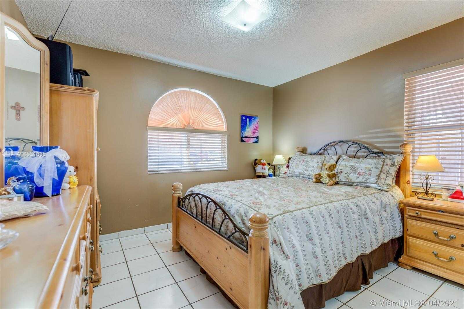 Small Image of 2567 WEST 73RD PL, Hialeah Number 21