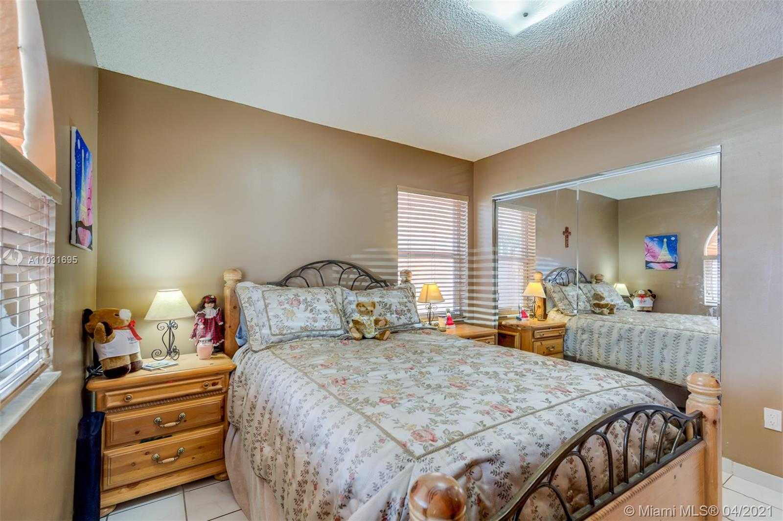 Small Image of 2567 WEST 73RD PL, Hialeah Number 22