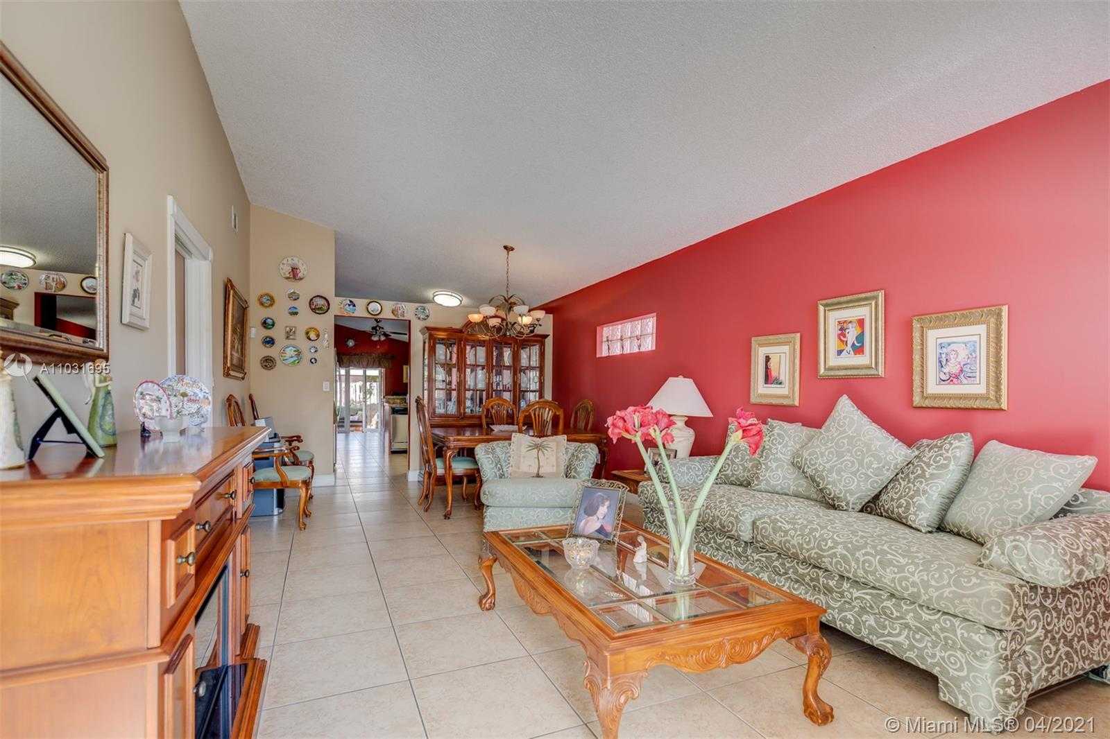 Small Image of 2567 WEST 73RD PL, Hialeah Number 4