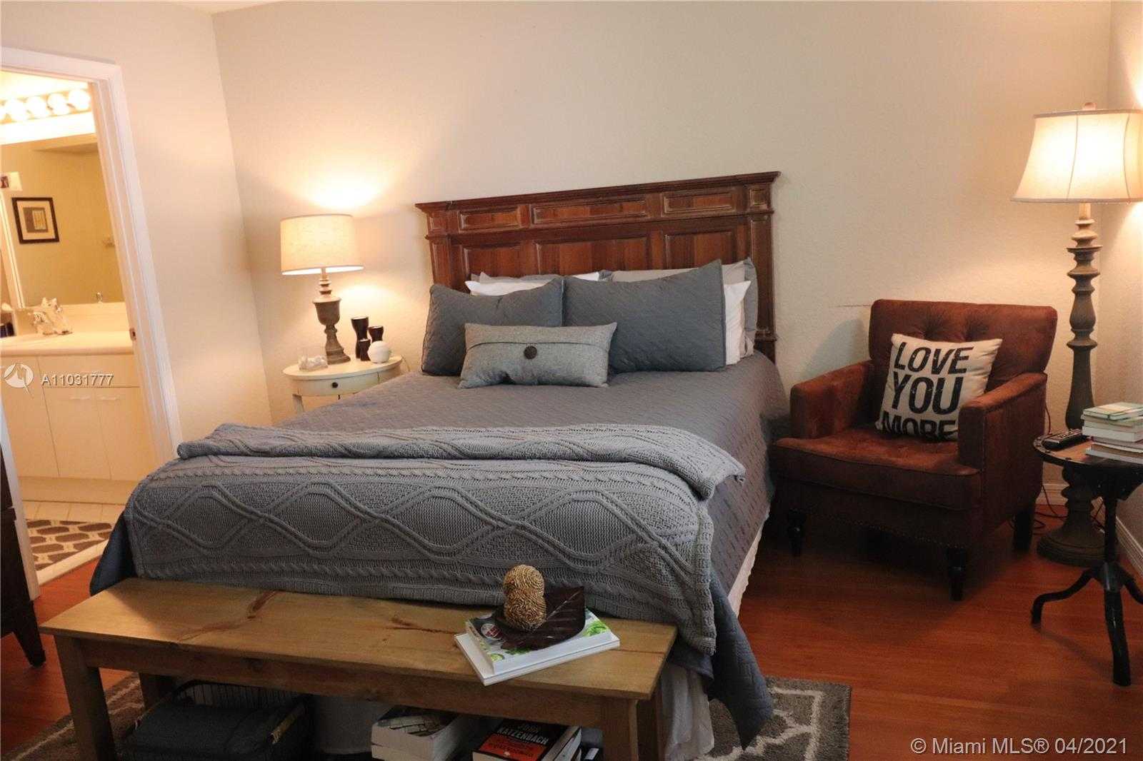 Small Image of 2076 HACIENDA TER #2076, Weston Number 32