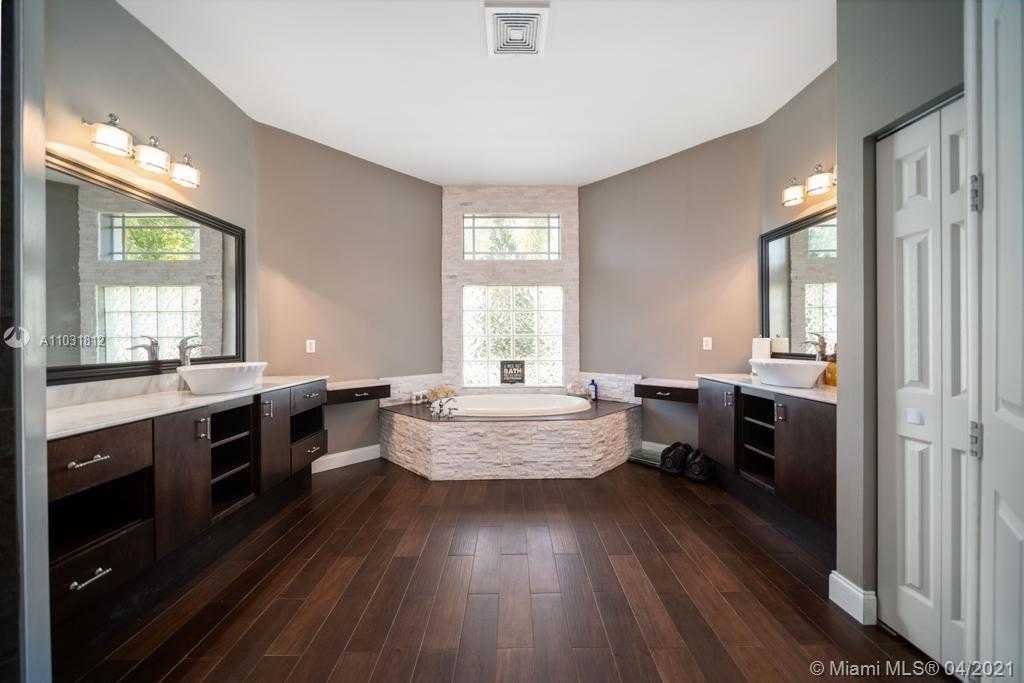 Small Image of 10668 WEST OAK MEADOW LN, Lake Worth Number 15