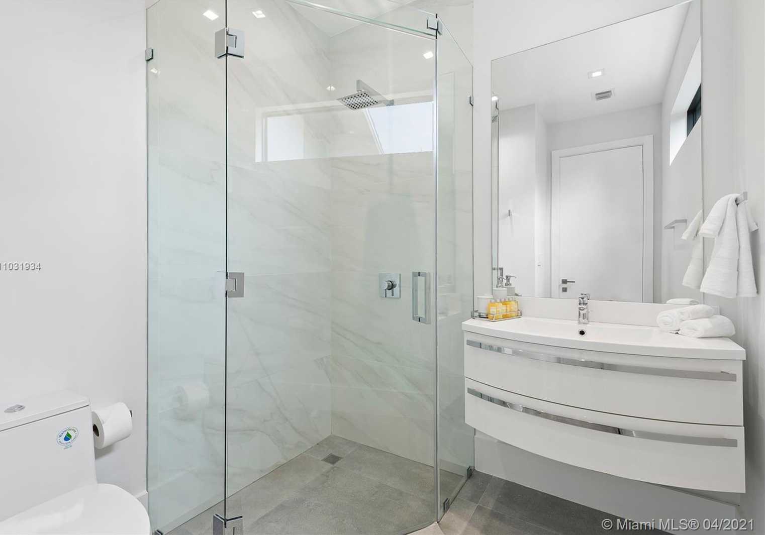 Small Image of 10 SAMANA DR, Miami Number 10
