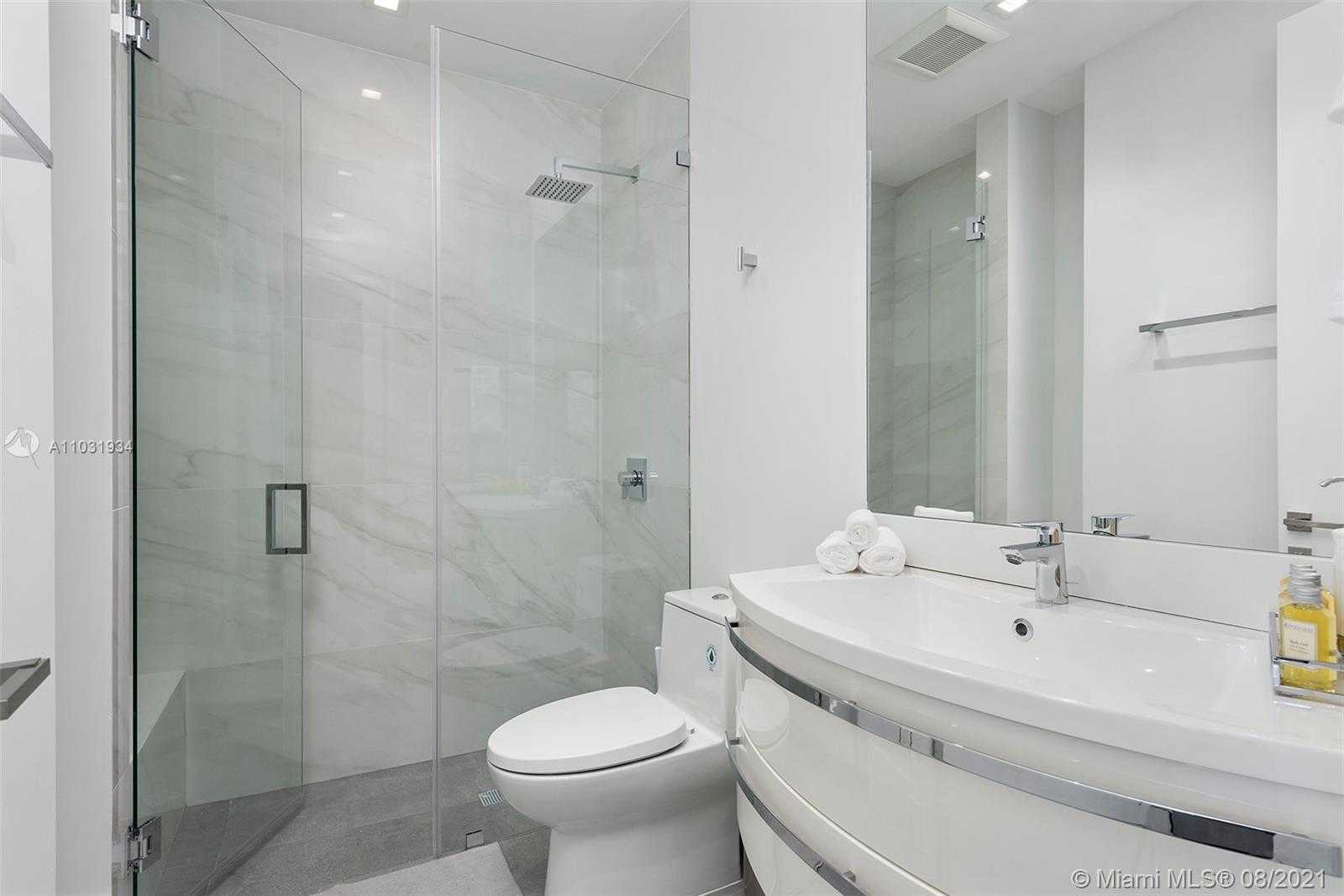 Small Image of 10 SAMANA DR, Miami Number 12