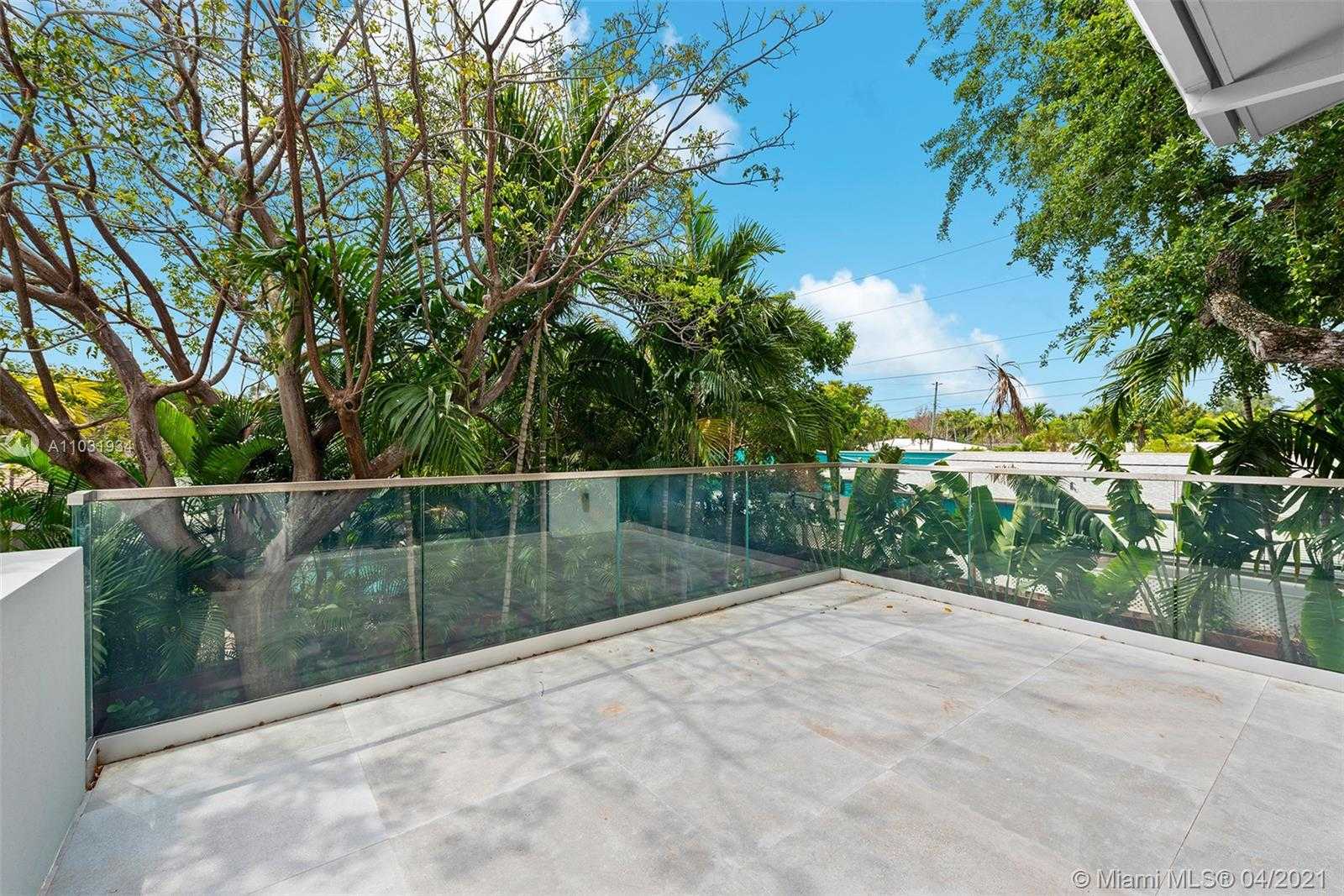 Small Image of 10 SAMANA DR, Miami Number 14