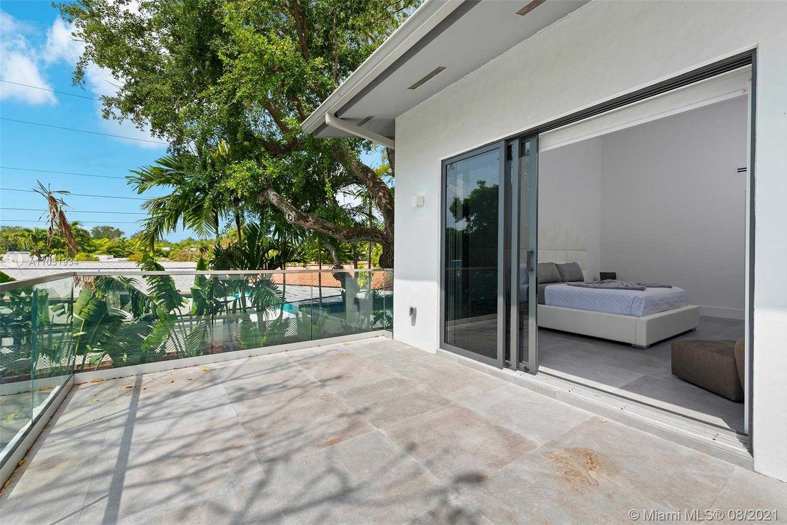 Small Image of 10 SAMANA DR, Miami Number 15
