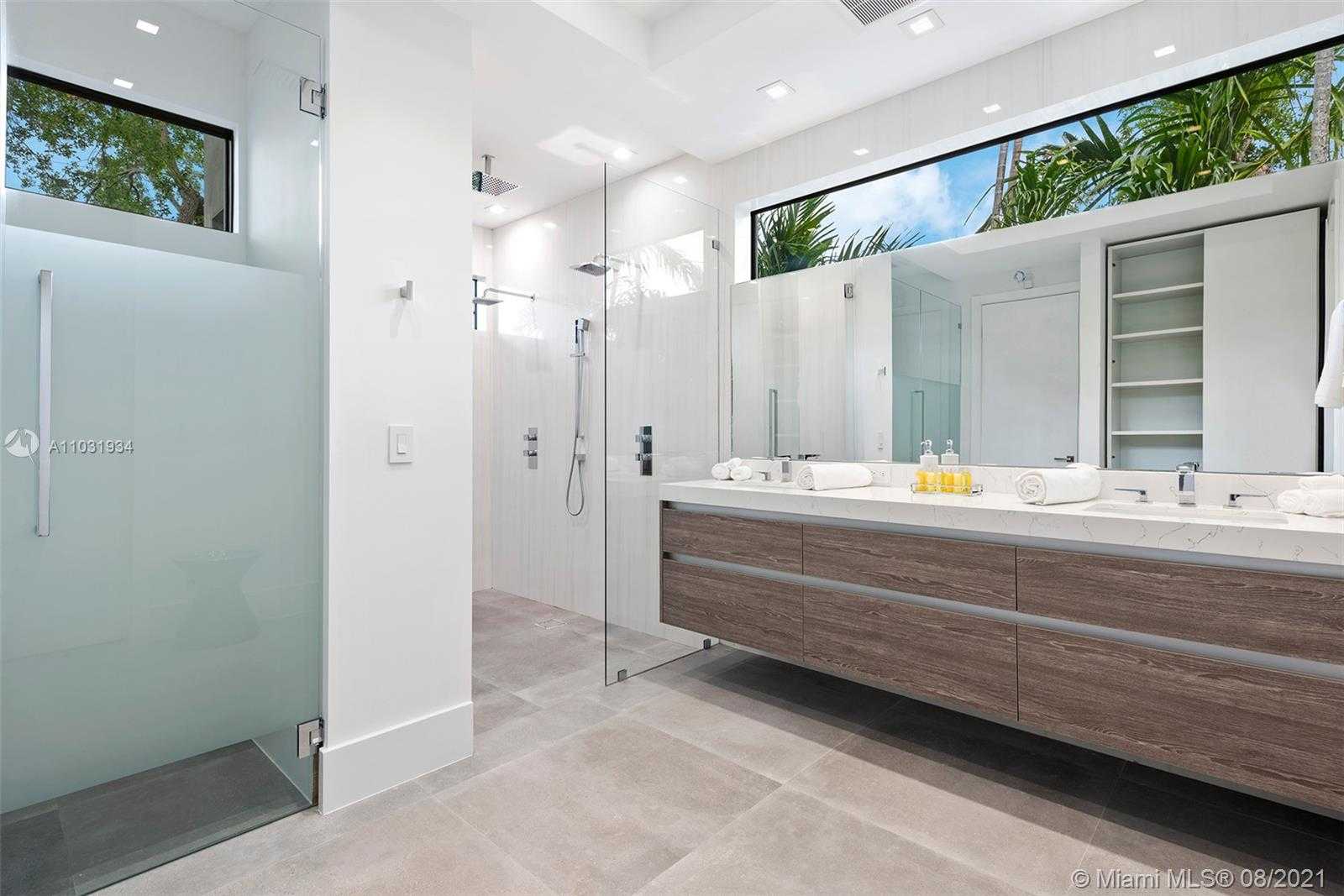 Small Image of 10 SAMANA DR, Miami Number 17