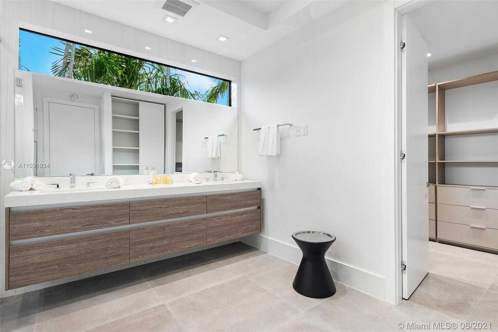 Small Image of 10 SAMANA DR, Miami Number 18