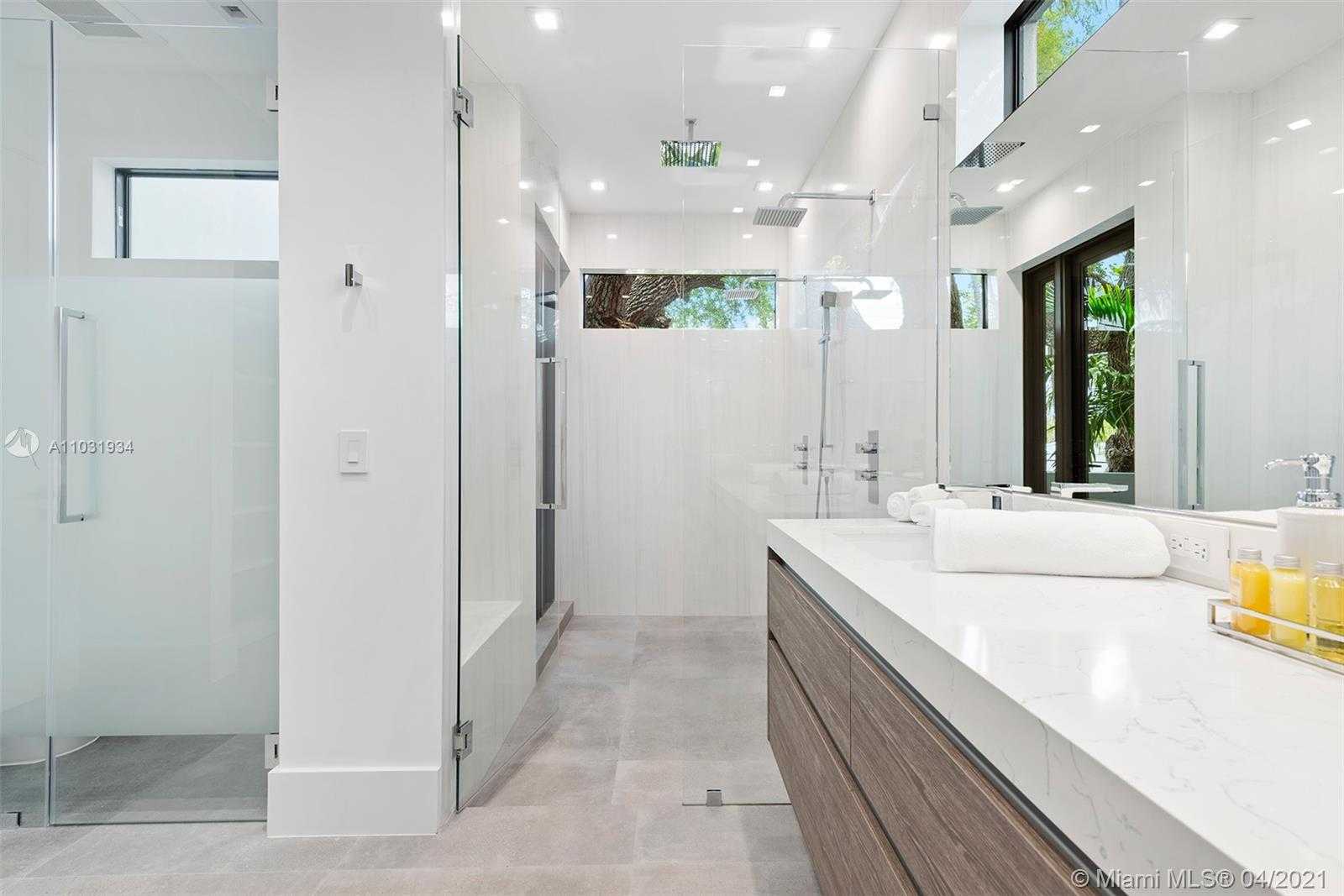 Small Image of 10 SAMANA DR, Miami Number 19