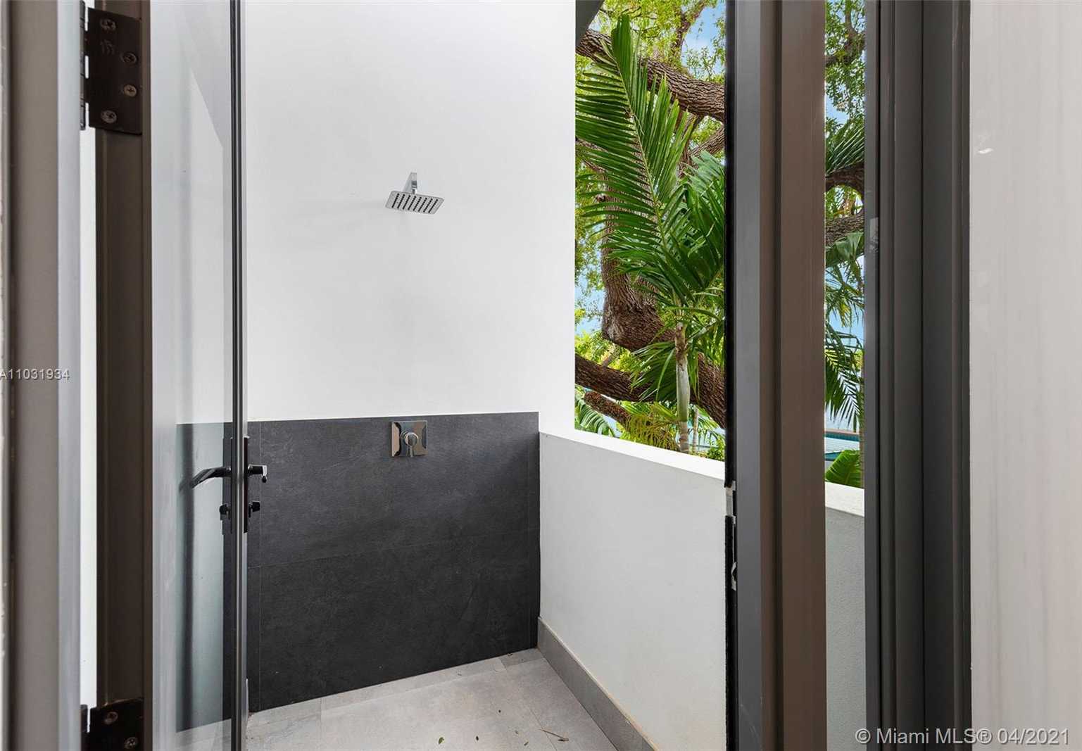 Small Image of 10 SAMANA DR, Miami Number 20