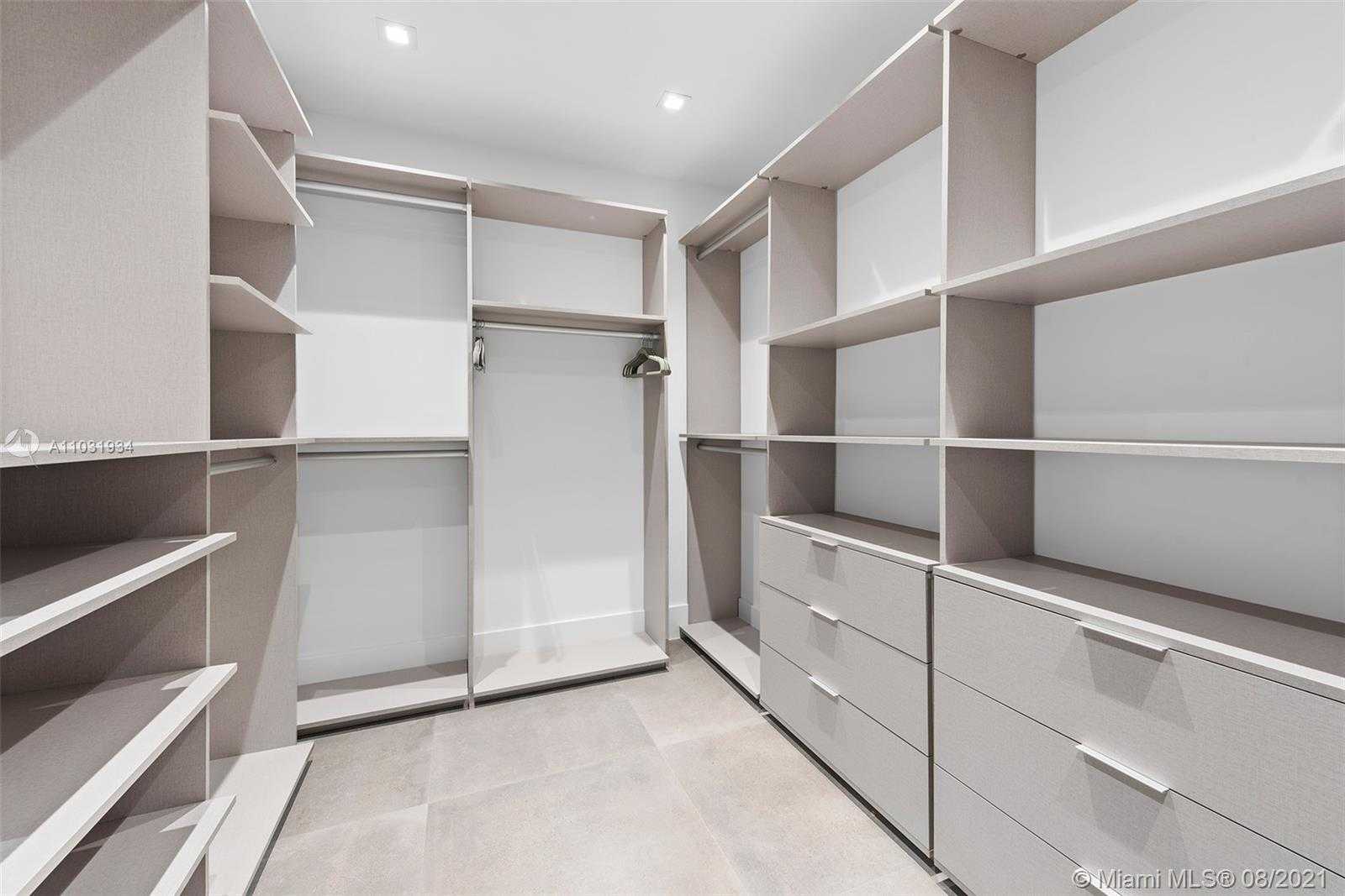 Small Image of 10 SAMANA DR, Miami Number 21