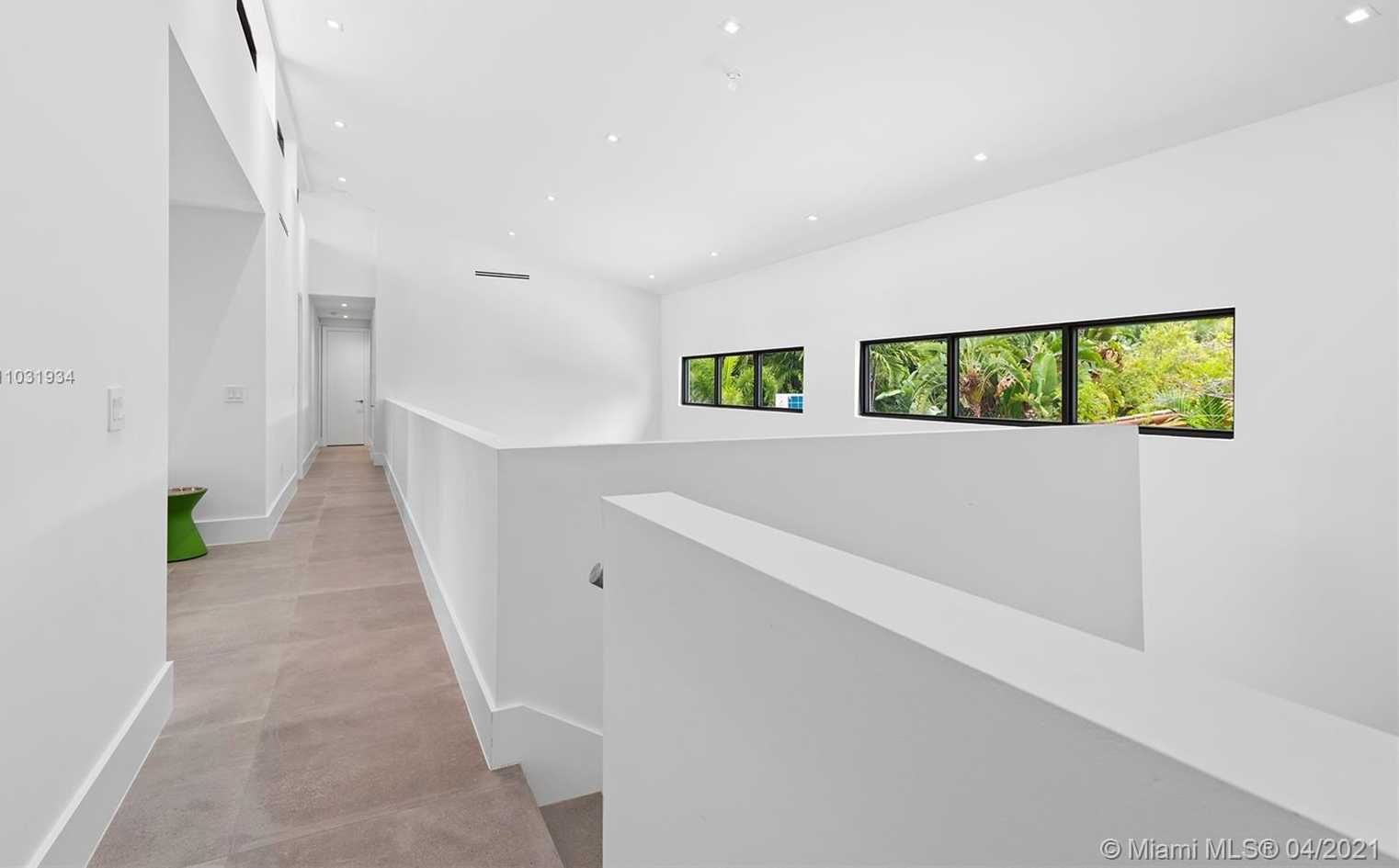 Small Image of 10 SAMANA DR, Miami Number 22
