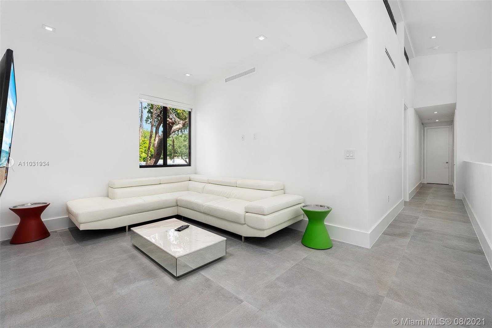 Small Image of 10 SAMANA DR, Miami Number 23