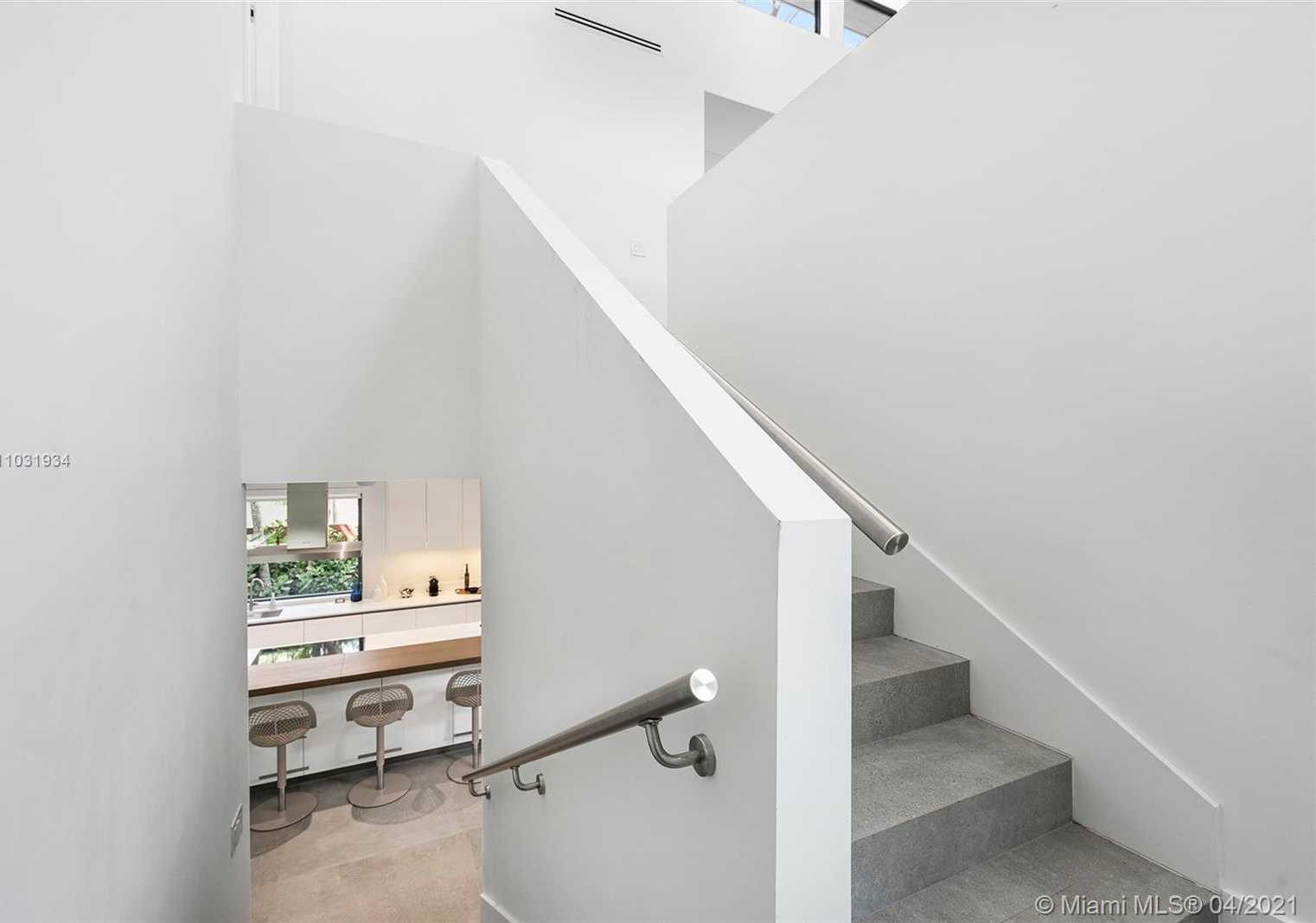 Small Image of 10 SAMANA DR, Miami Number 28