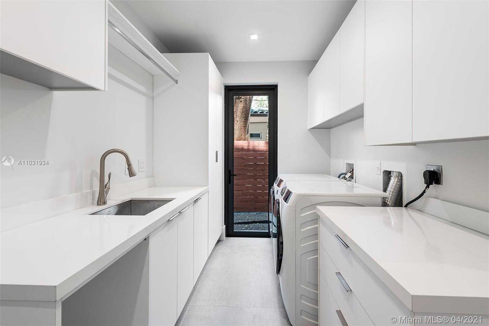 Small Image of 10 SAMANA DR, Miami Number 34