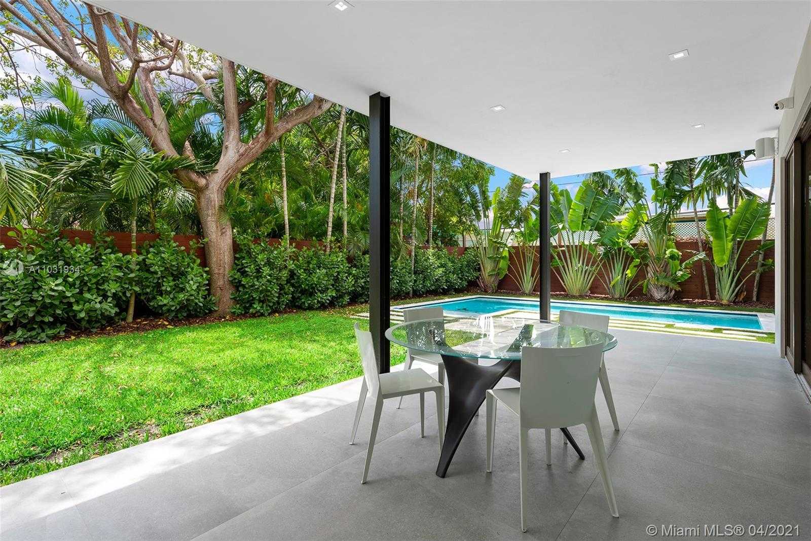 Small Image of 10 SAMANA DR, Miami Number 44