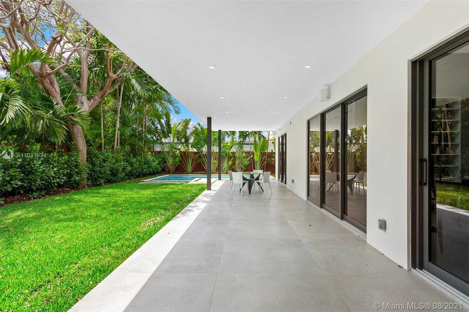 Small Image of 10 SAMANA DR, Miami Number 45