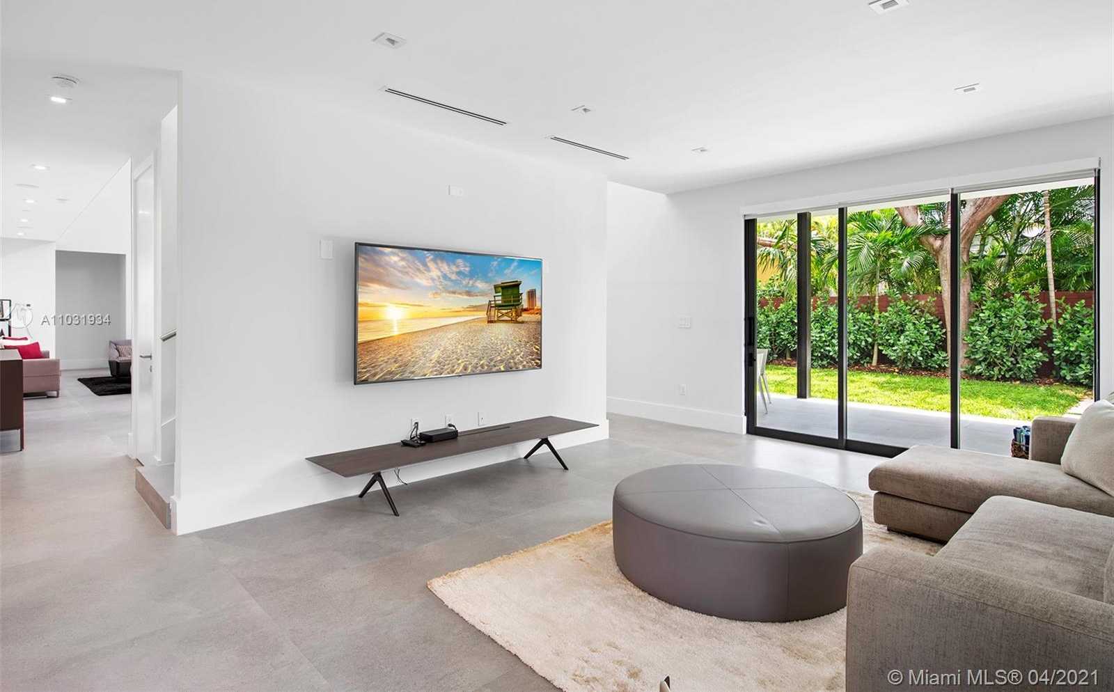 Small Image of 10 SAMANA DR, Miami Number 46