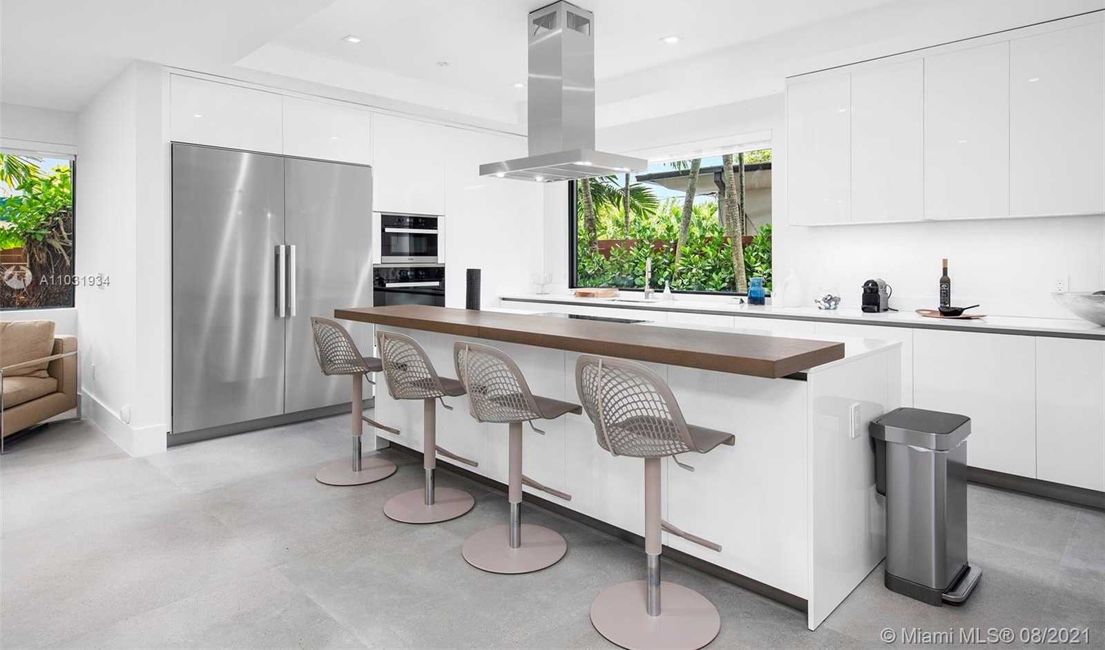 Small Image of 10 SAMANA DR, Miami Number 48