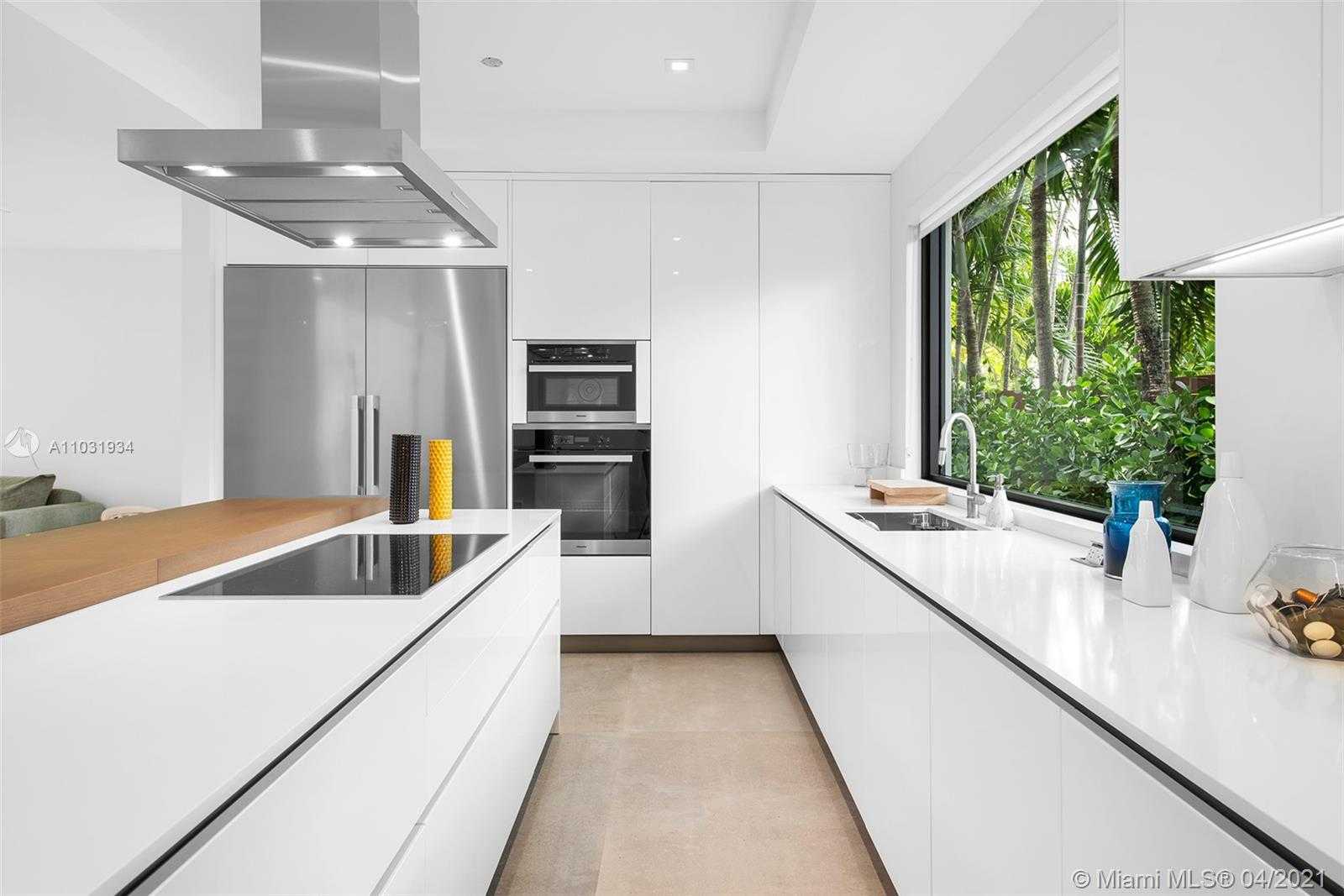 Small Image of 10 SAMANA DR, Miami Number 49