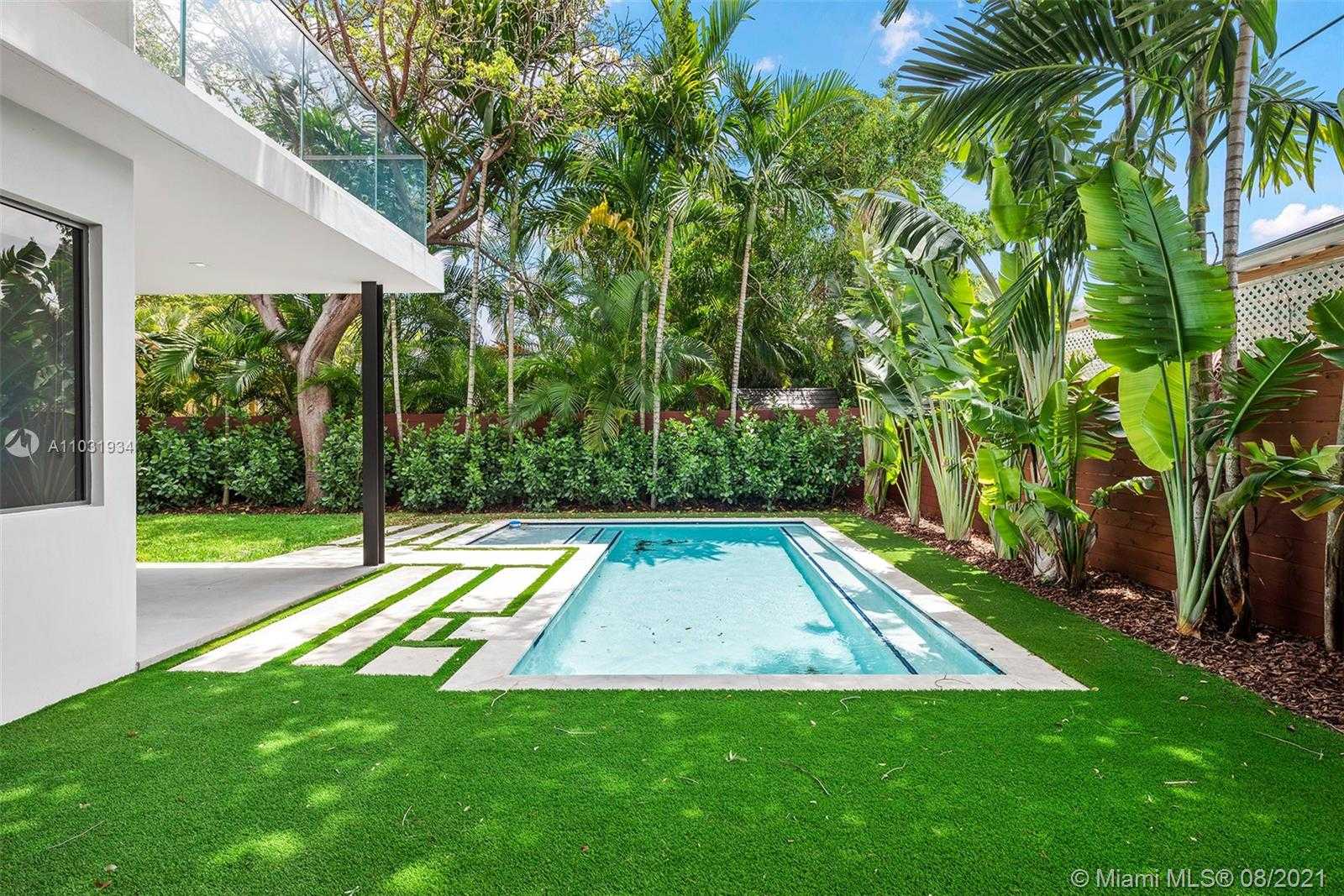 Small Image of 10 SAMANA DR, Miami Number 57