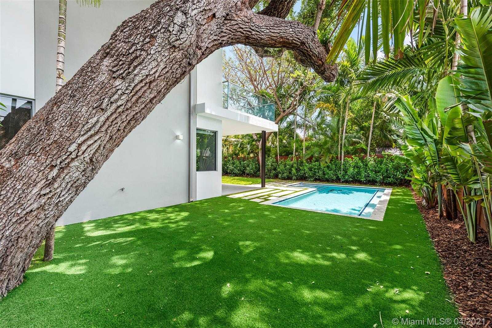 Small Image of 10 SAMANA DR, Miami Number 58