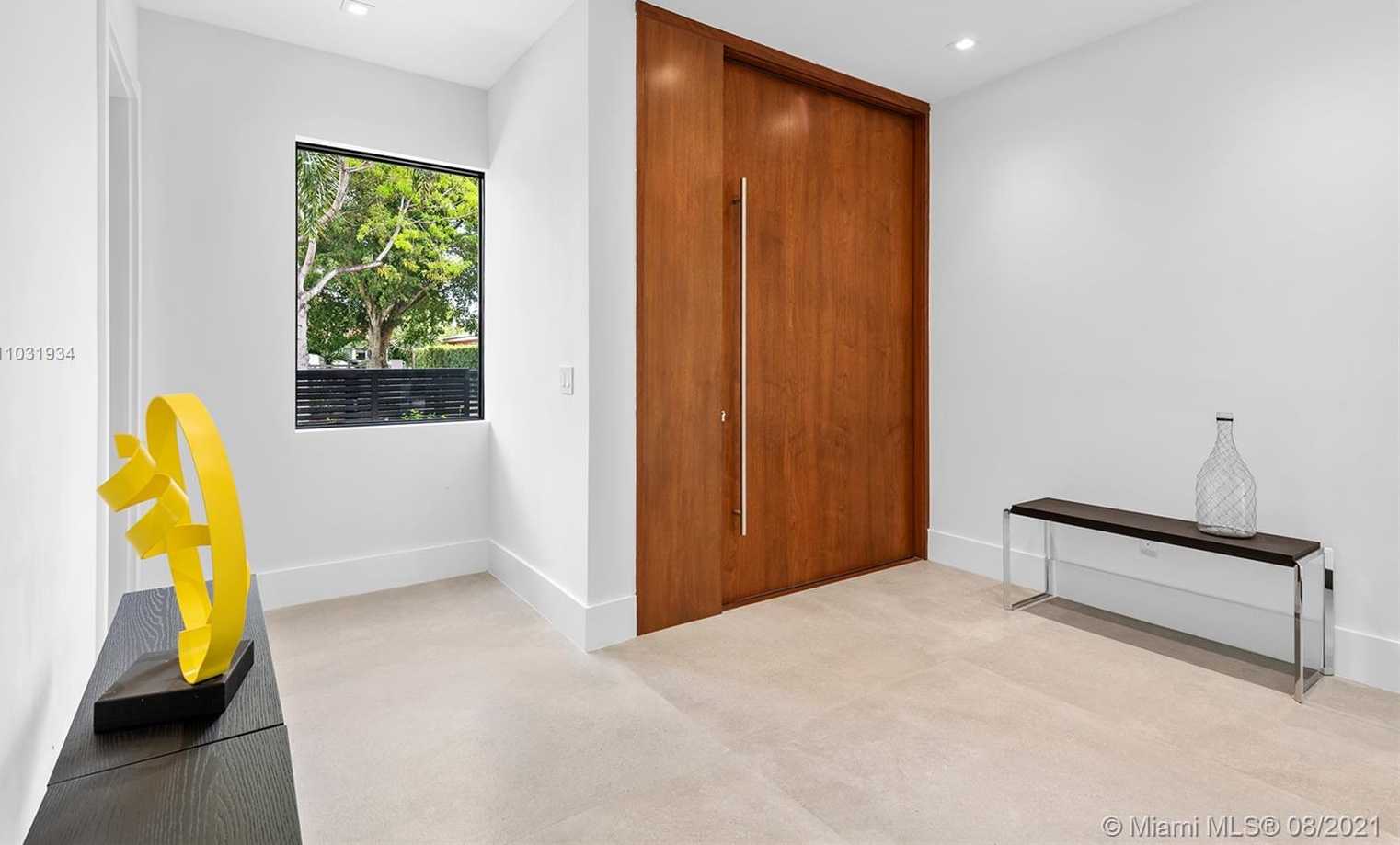 Small Image of 10 SAMANA DR, Miami Number 63