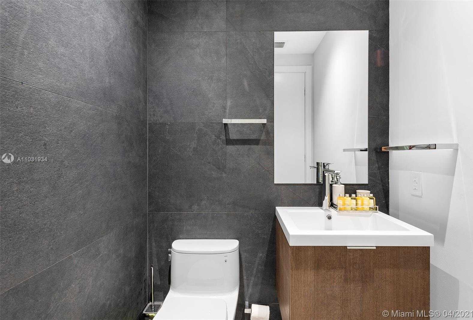 Small Image of 10 SAMANA DR, Miami Number 64
