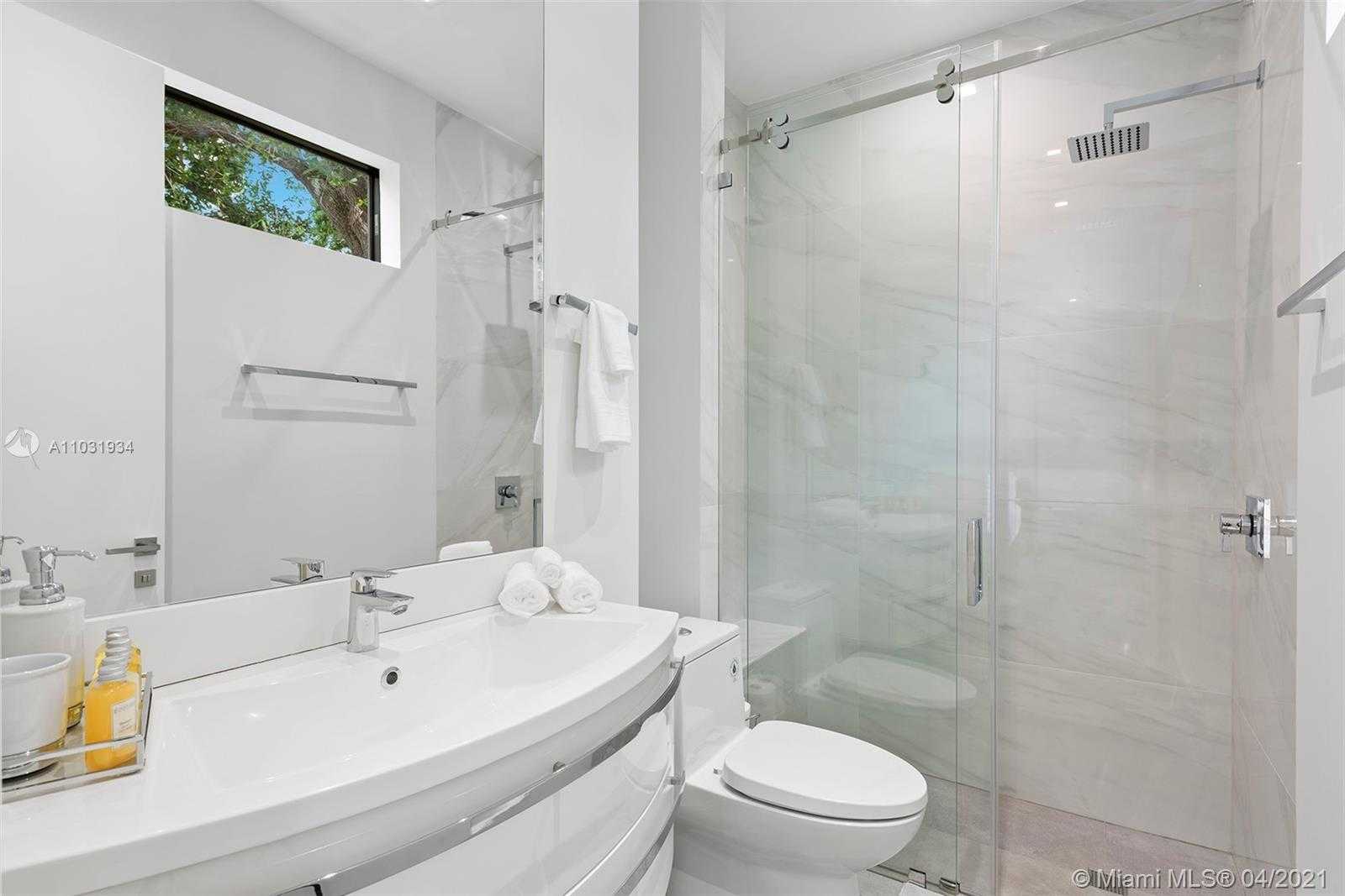 Small Image of 10 SAMANA DR, Miami Number 7