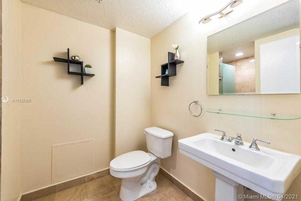 Small Image of 1500 OCEAN DR #609, Miami Beach Number 7
