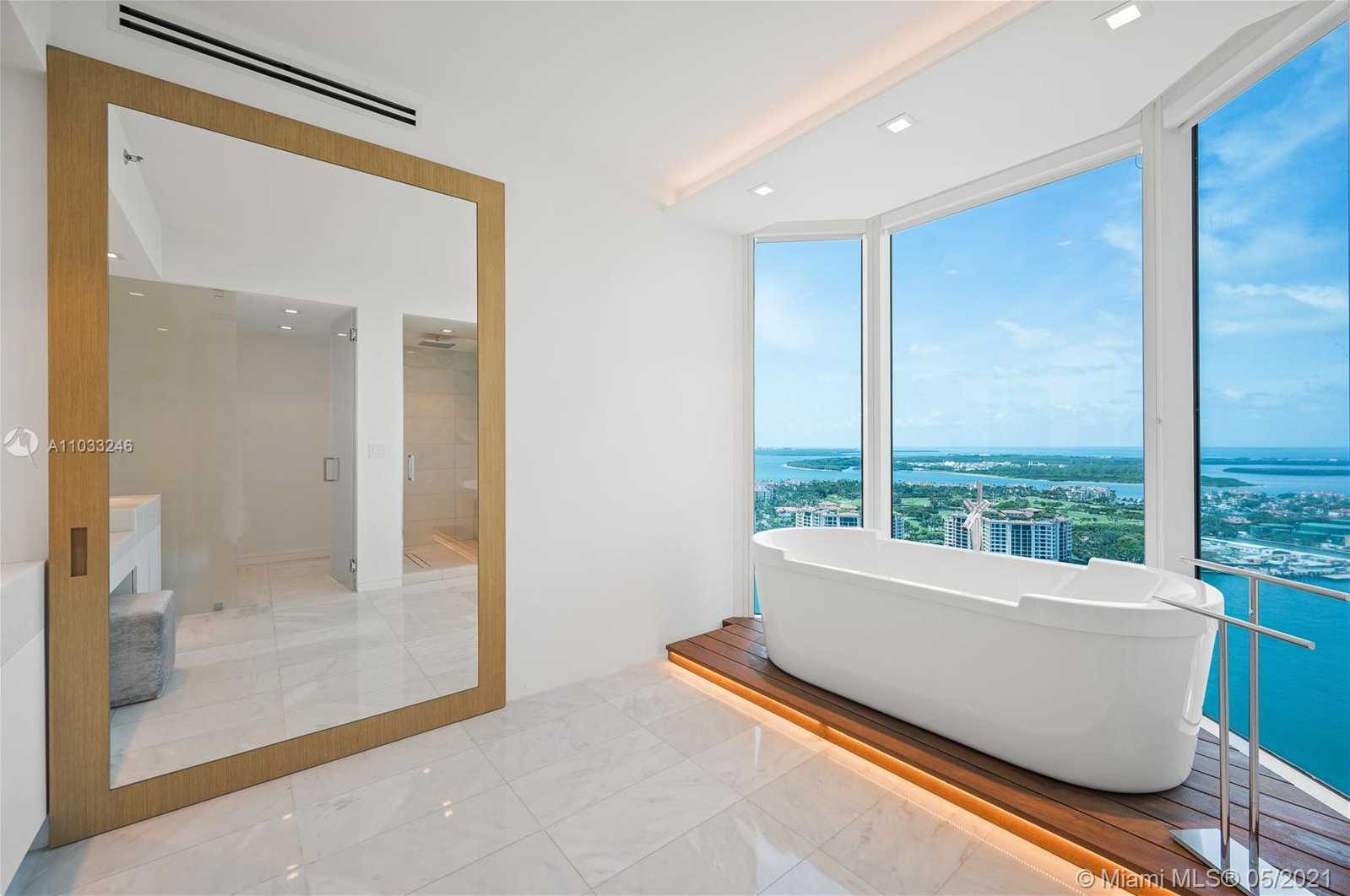 Small Image of 300 SOUTH POINTE DR #3501, Miami Beach Number 17