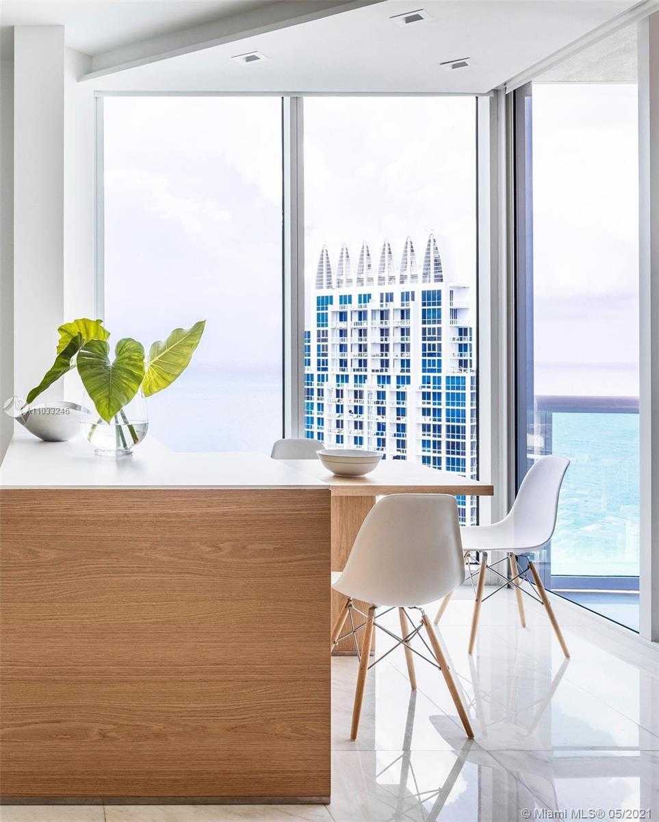 Small Image of 300 SOUTH POINTE DR #3501, Miami Beach Number 6
