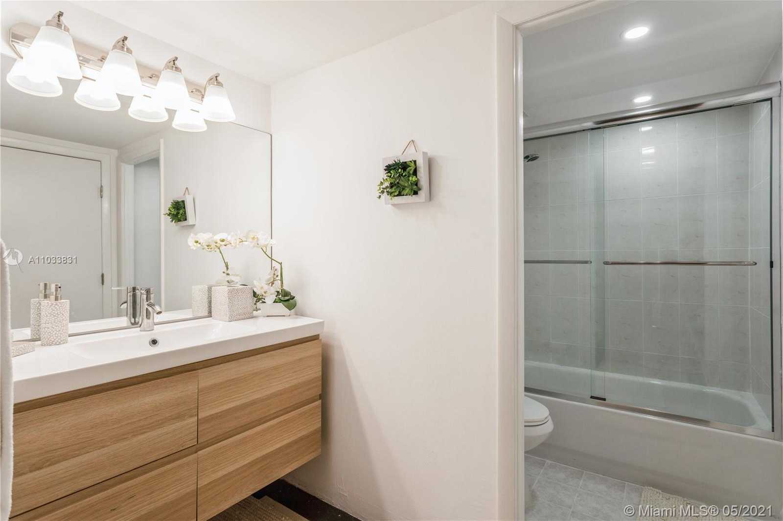 Small Image of 2301 COLLINS AVE #305, Miami Beach Number 5