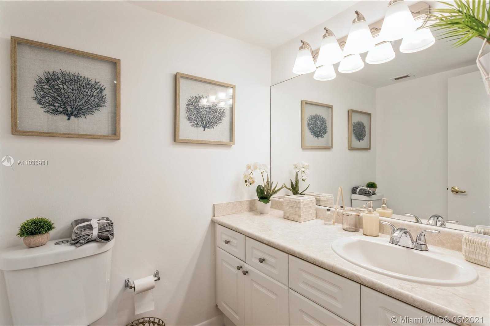 Small Image of 2301 COLLINS AVE #305, Miami Beach Number 6