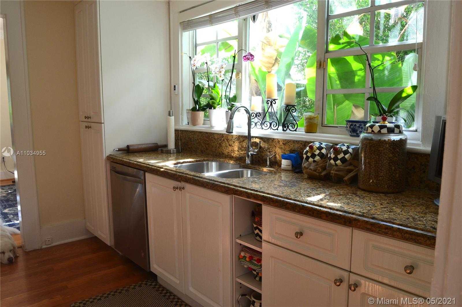 Small Image of 737 NAVARRE AVE, Coral Gables Number 10
