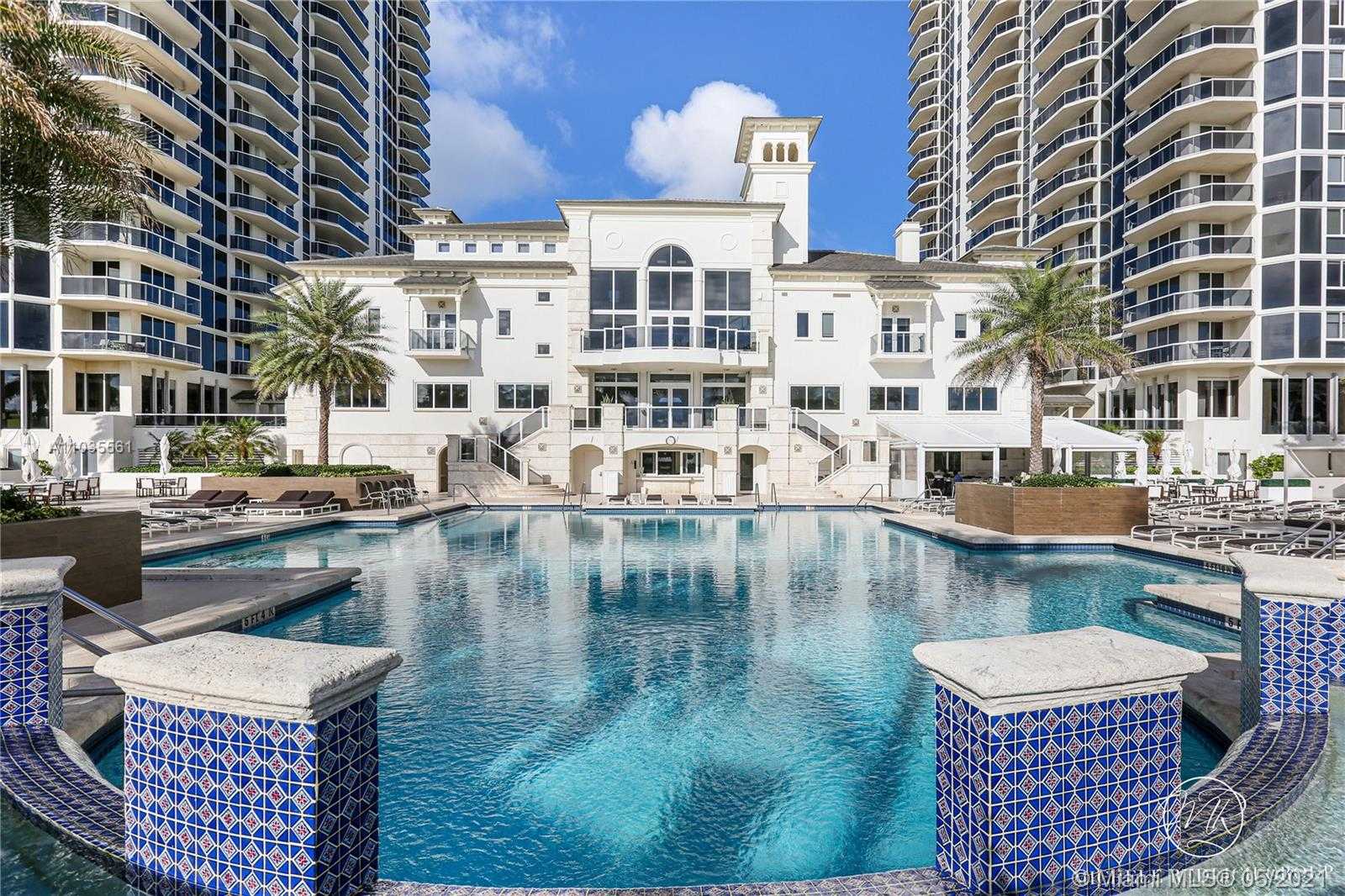 Small Image of 4779 COLLINS AVE #3904, Miami Beach Number 2