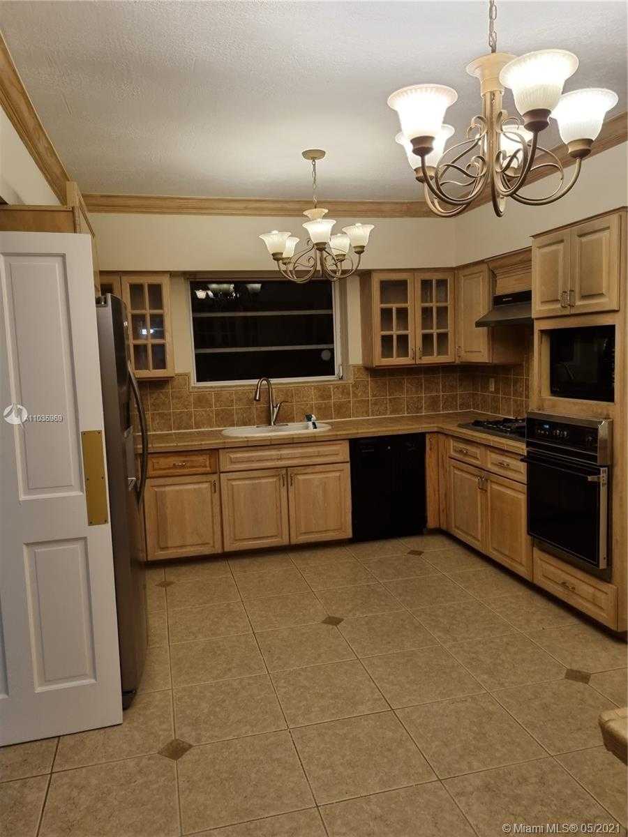 Small Image of 66 Samana Dr, Miami, FL 33133, USA Number 11