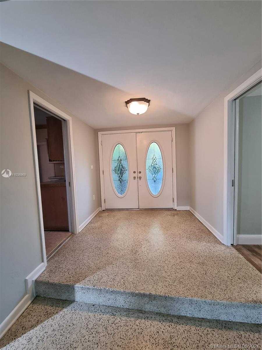 Small Image of 66 Samana Dr, Miami, FL 33133, USA Number 12