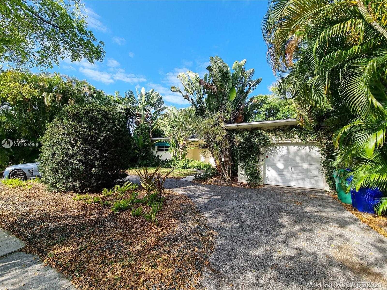 Small Image of 66 Samana Dr, Miami, FL 33133, USA Number 3