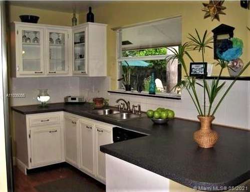Small Image of 11411 SOUTH WEST 114TH ST, Miami Number 5