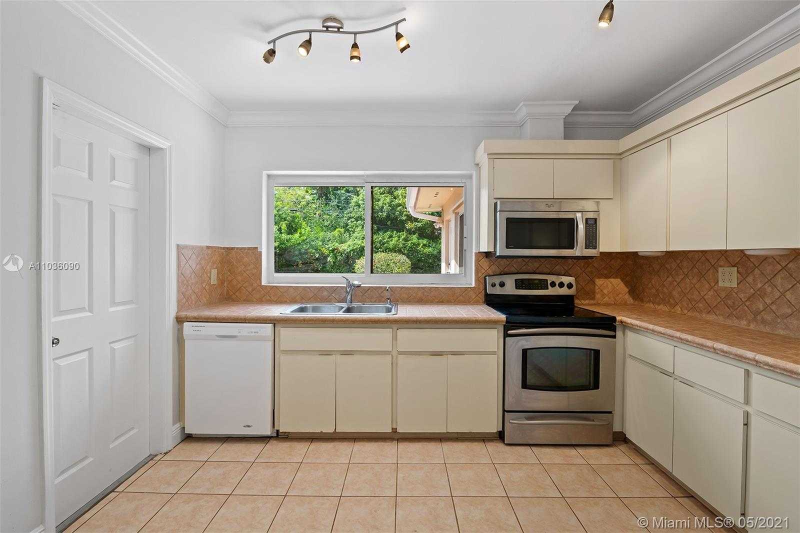 Small Image of 641 NAVARRE AVE, Coral Gables Number 10