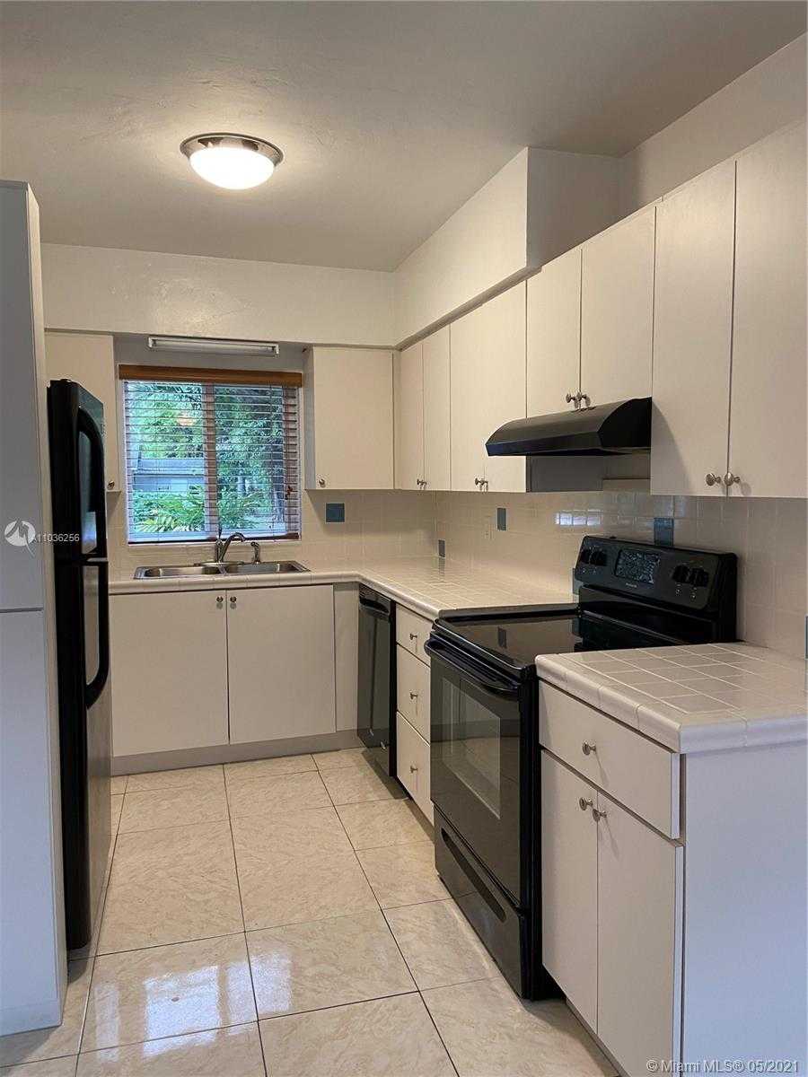 Small Image of 6760 SOUTH WEST 78TH TER, South Miami Number 4