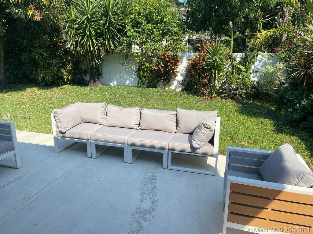 Small Image of 9125 CARLYLE AVE, Surfside Number 10