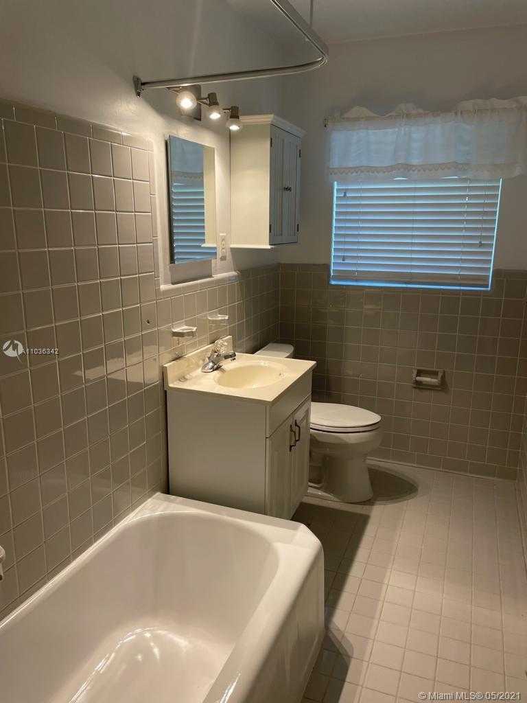 Small Image of 9125 CARLYLE AVE, Surfside Number 11
