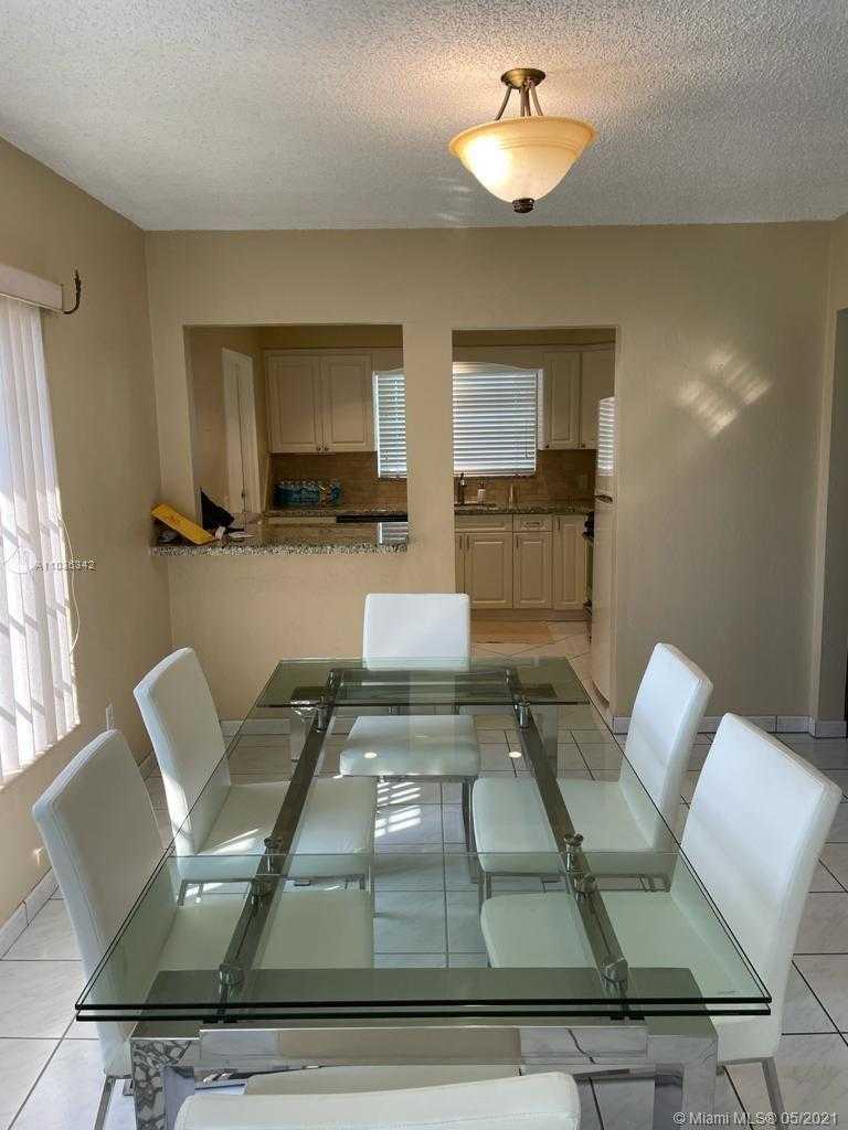 Small Image of 9125 CARLYLE AVE, Surfside Number 5