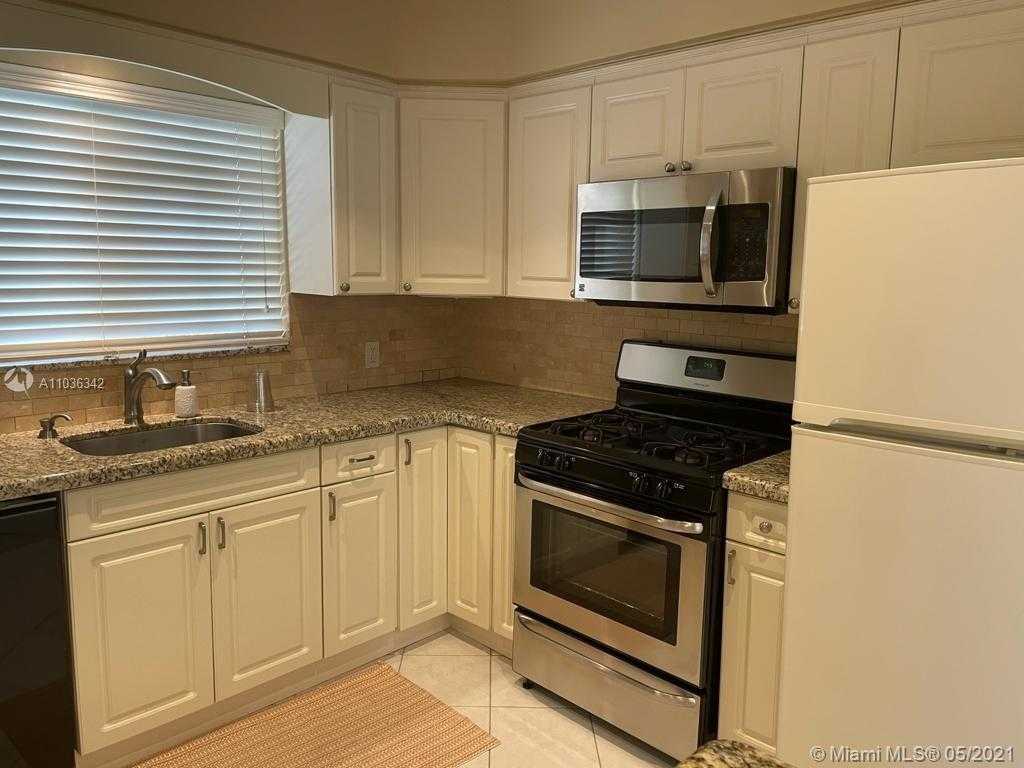 Small Image of 9125 CARLYLE AVE, Surfside Number 6