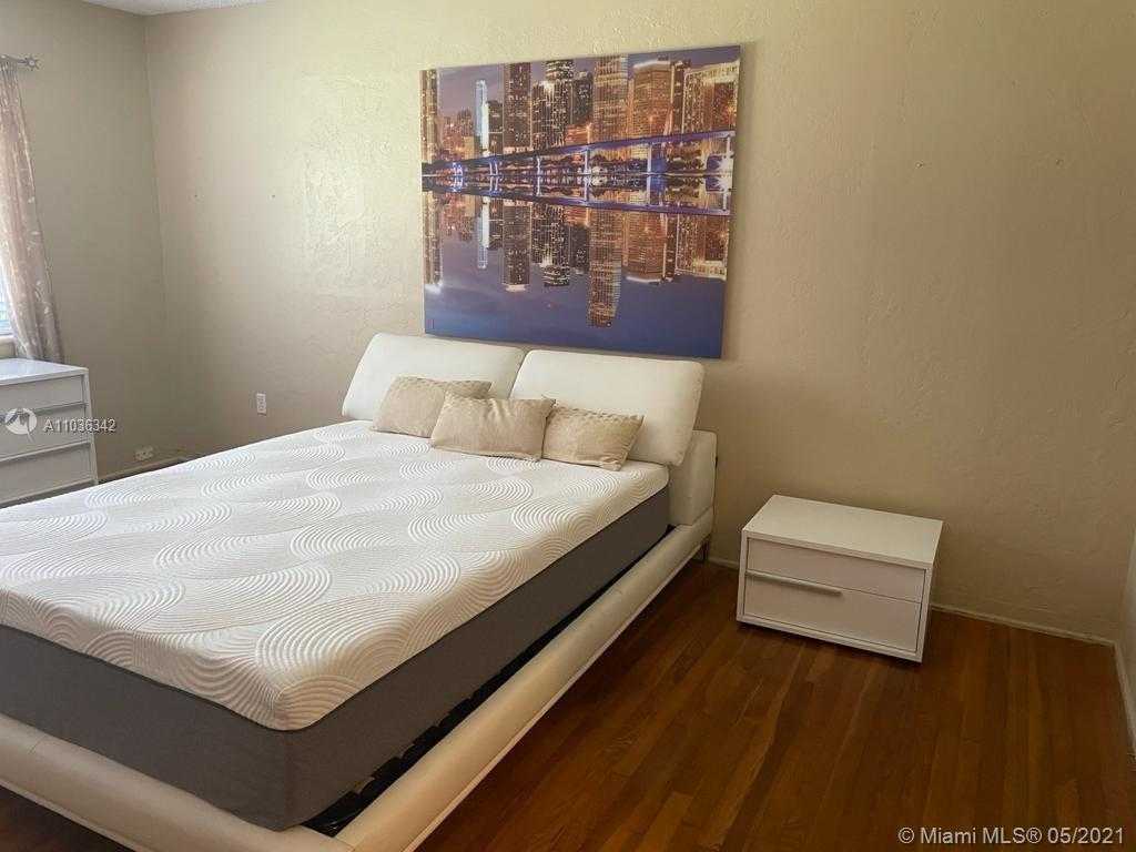 Small Image of 9125 CARLYLE AVE, Surfside Number 8