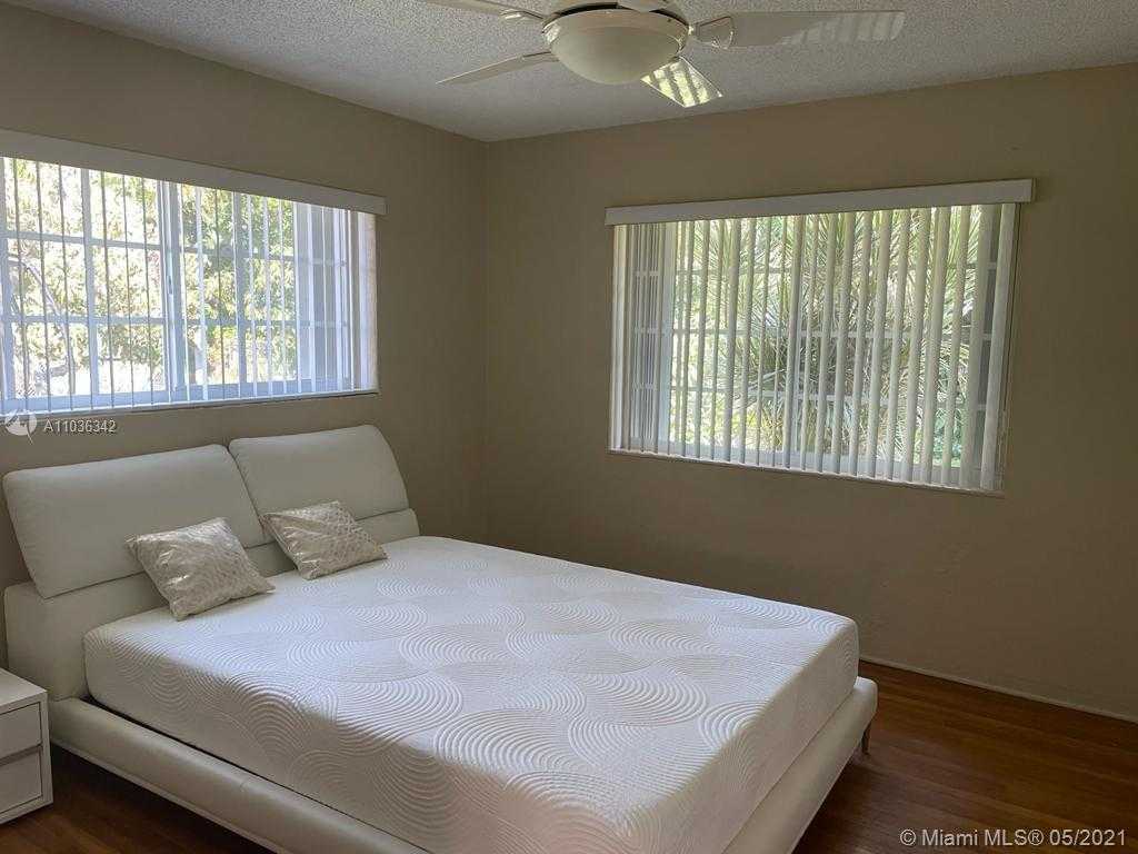 Small Image of 9125 CARLYLE AVE, Surfside Number 9