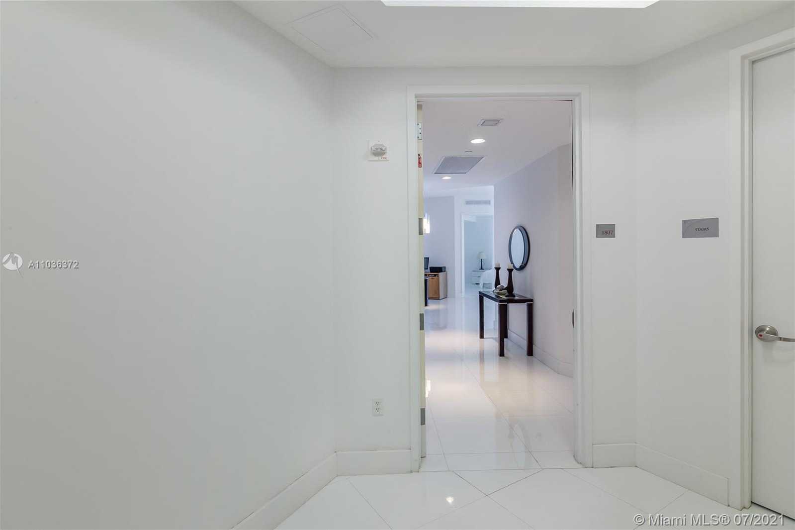 Small Image of 15901 COLLINS AVE #1807, Sunny Isles Beach Number 4