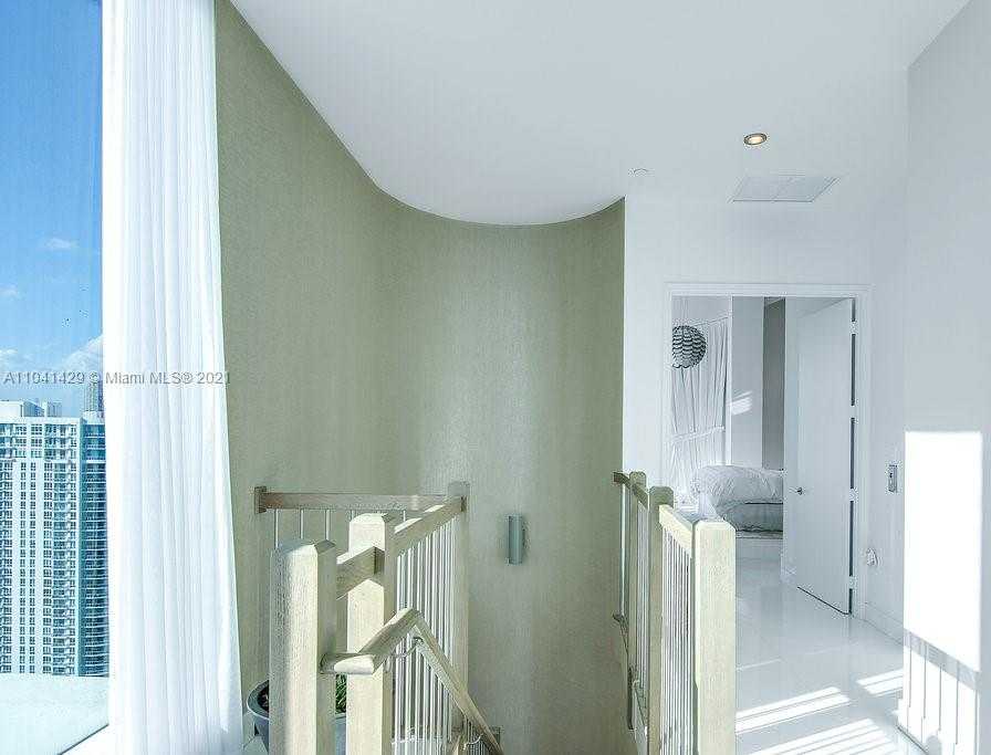 Small Image of 900 Brickell Key Blvd, Miami, FL 33131, USA Number 15